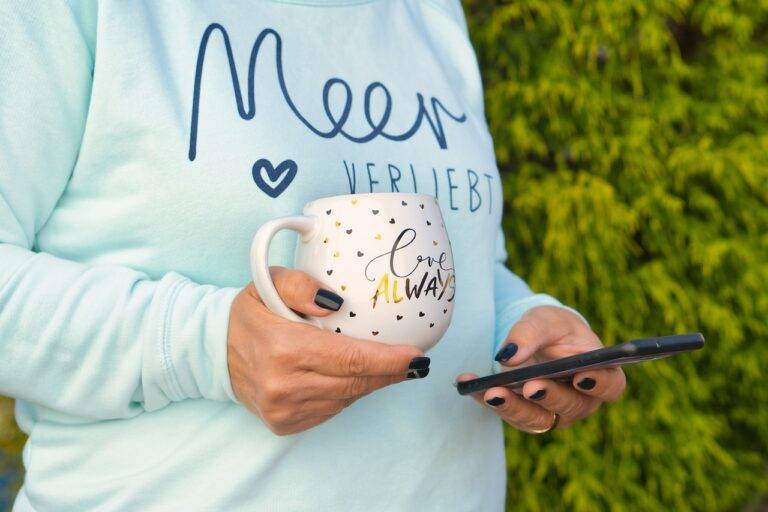 Mindful Parenting in the Digital Age: Navigating Screen Time for Kids