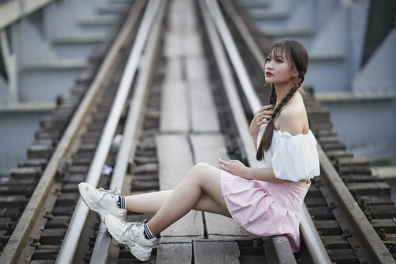 High Fashion vs. Streetwear: Bridging the Gap